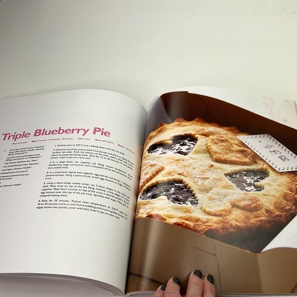 Cookbook - Bake Sale  Cookbook - Sandra Lee - Picture 8 of 9